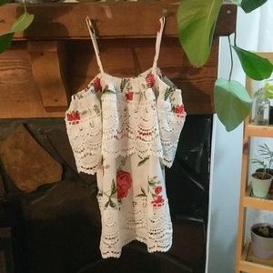 Size Small off-your-shoulders lace-edge rose tank